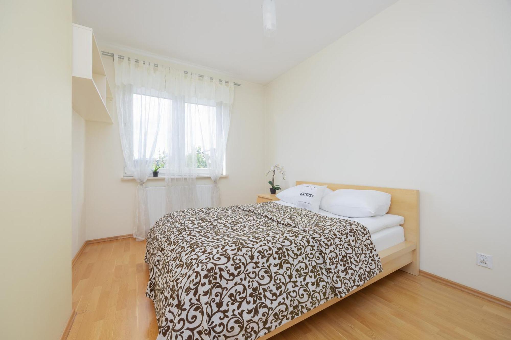 Modern & Spacious With Balcony And Parking By Renters Warszawa