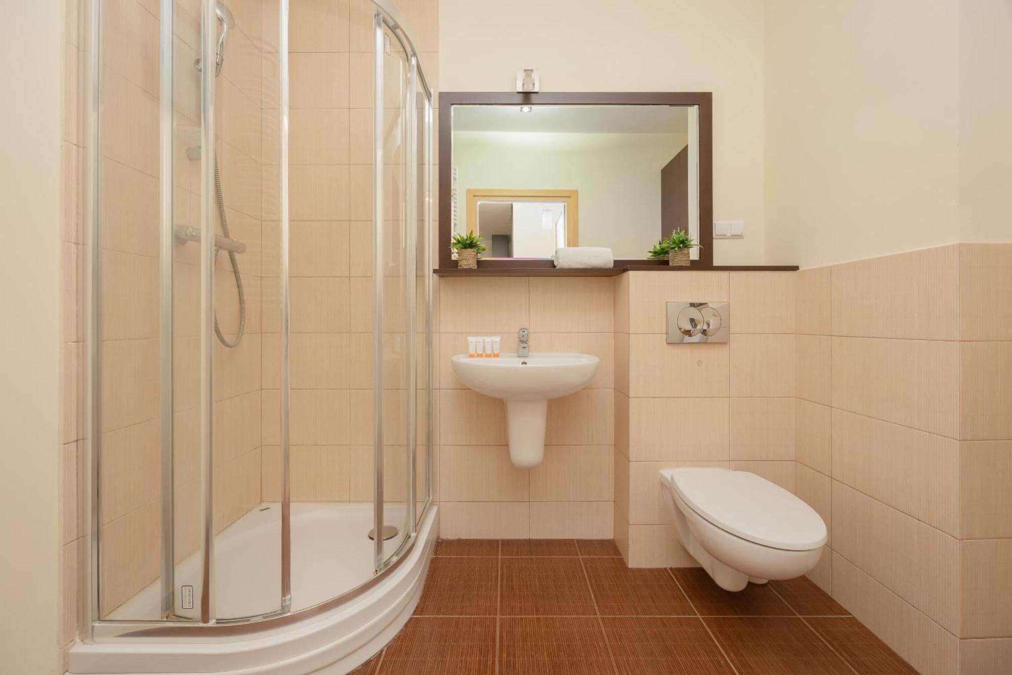Apartament Modern & Spacious With Balcony And Parking By Renters *