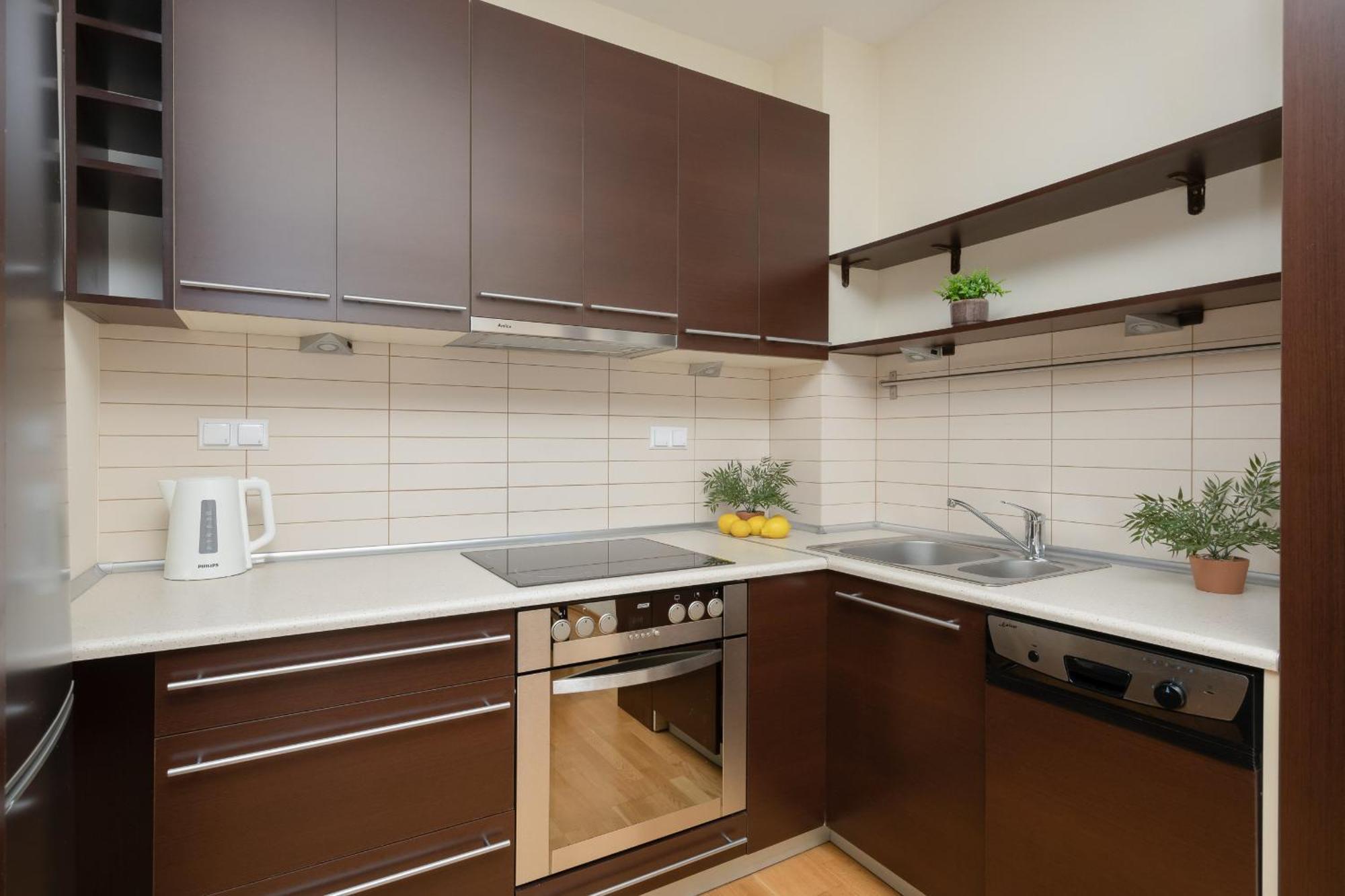 Modern & Spacious With Balcony And Parking By Renters Apartament Warszawa
