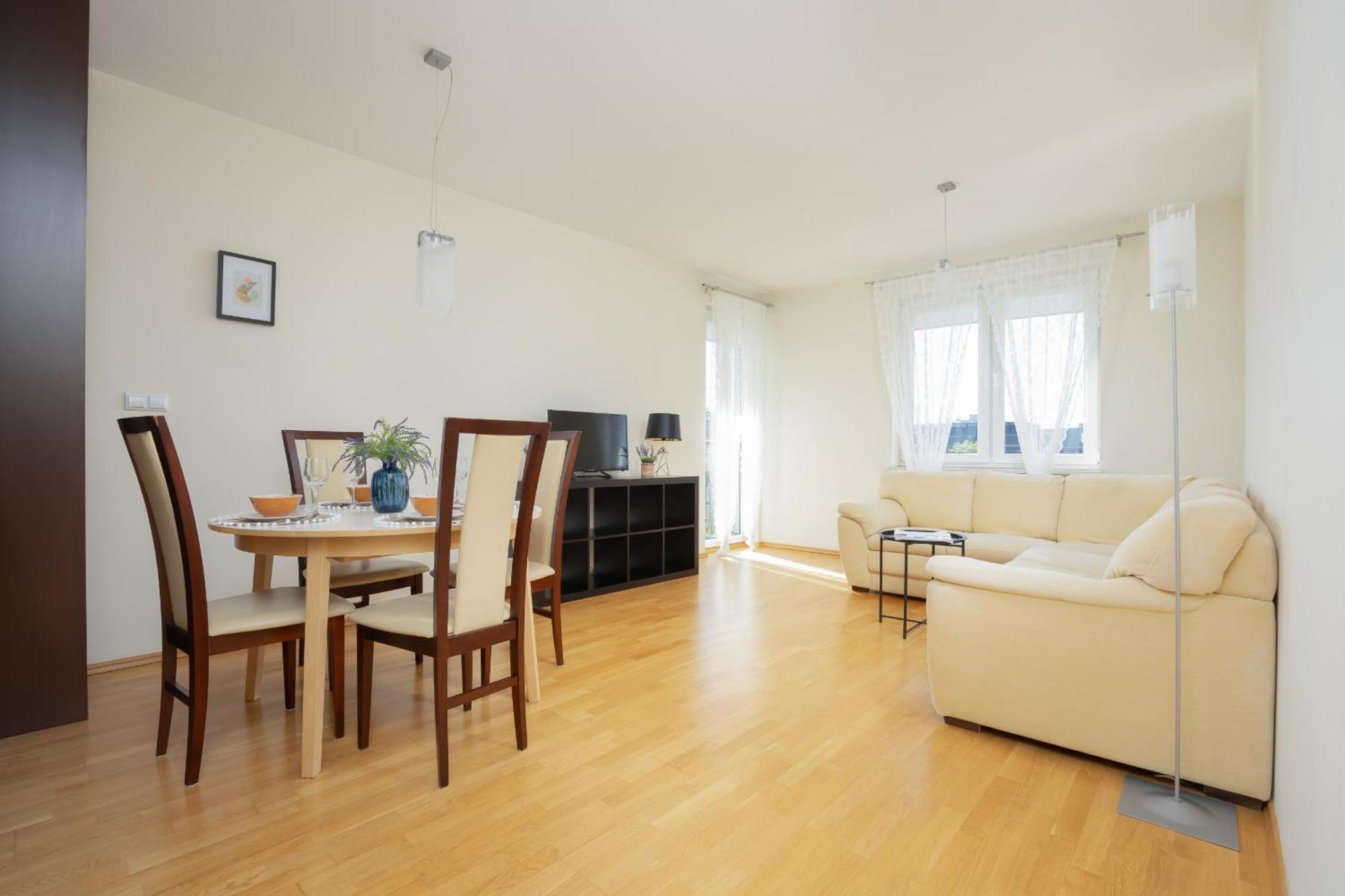 Apartament Modern & Spacious With Balcony And Parking By Renters *