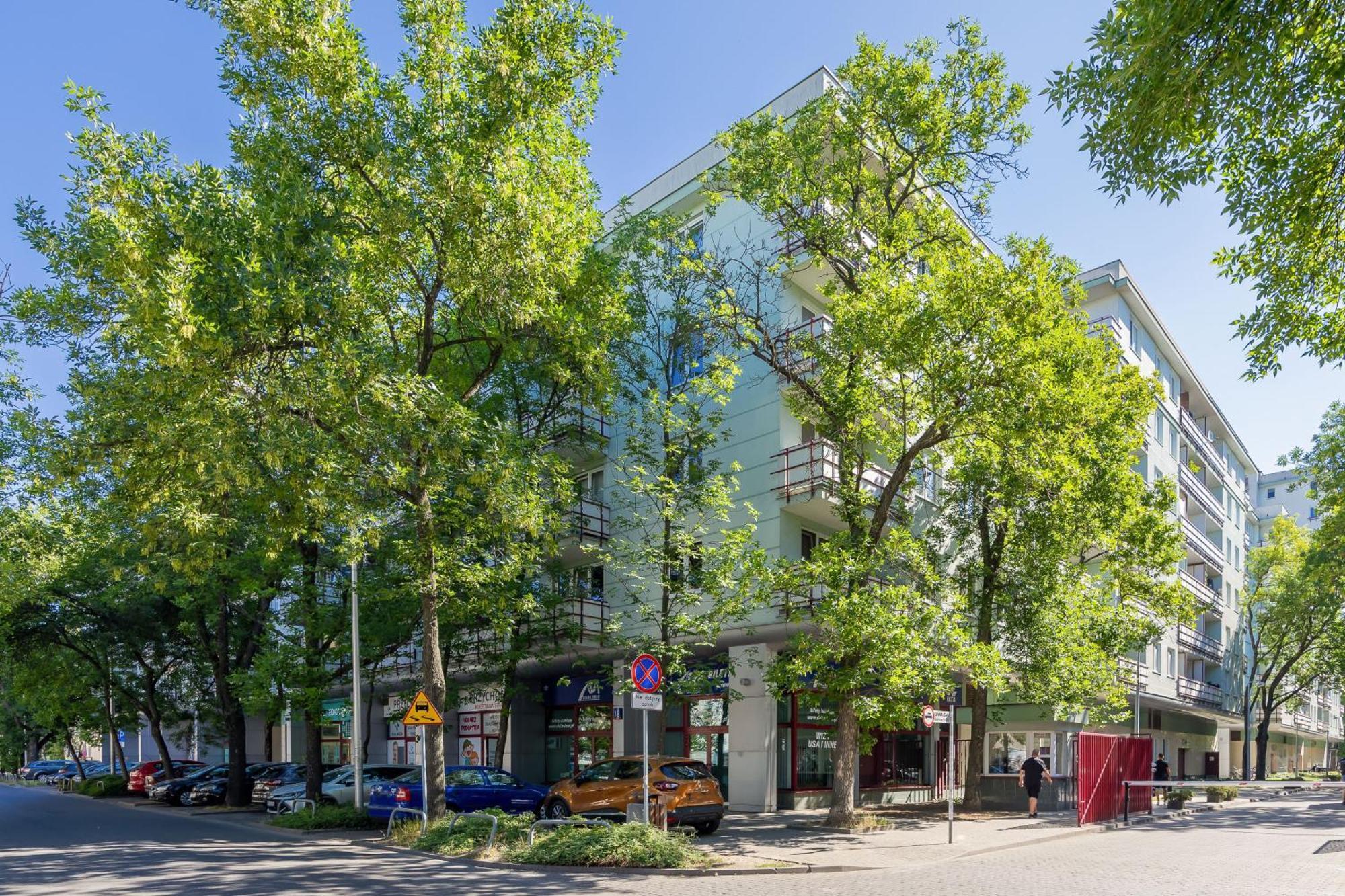 Modern & Spacious With Balcony And Parking By Renters Warszawa